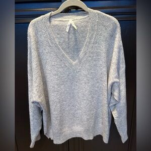 Dreamers heather gray V-neck pullover sweater. Size Medium